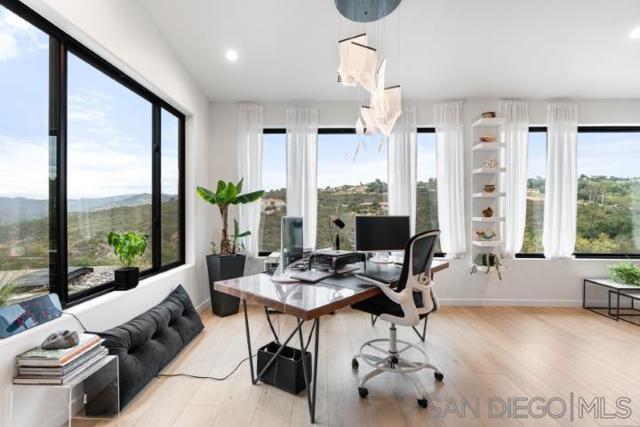 1615 Vista Del Lago, Fallbrook CA: https://media.crmls.org/mediaz/c7ef8337-5ebb-420b-98e6-2f3c025fab7c.jpg