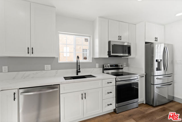 6727 7th Avenue, Los Angeles CA: https://media.crmls.org/mediaz/c7ef8779-2106-4919-91cb-b1b3df89ba13.jpg
