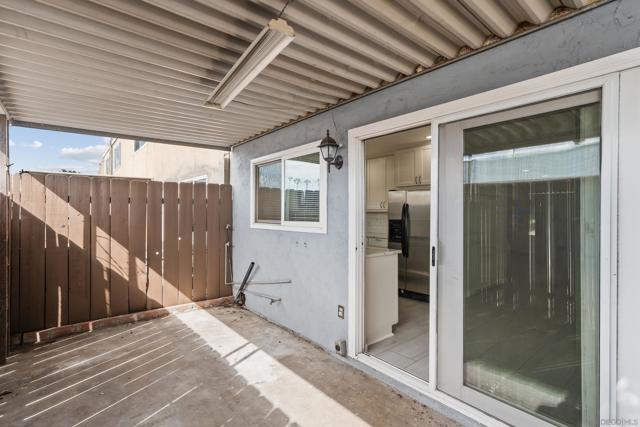 166 N 1st st, El Cajon CA: https://media.crmls.org/mediaz/c7efaa05-6a99-4f52-88ae-db30abb9d7e1.jpg
