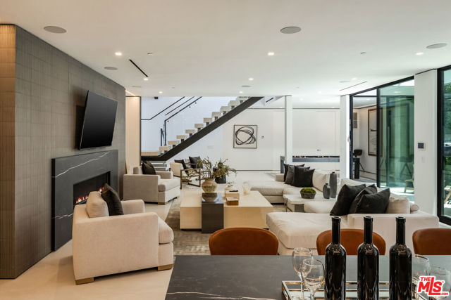 137 S Wetherly Drive, Beverly Hills CA: https://media.crmls.org/mediaz/c7f074b2-434b-4f74-948c-df8d707bfc4f.jpg