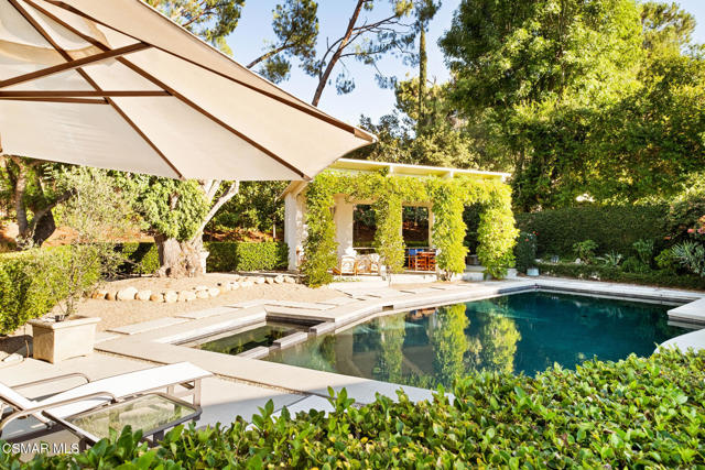 4658 Del Moreno Drive, Woodland Hills CA: https://media.crmls.org/mediaz/c7f0b912-2622-45ec-9867-298fcf922993.jpg