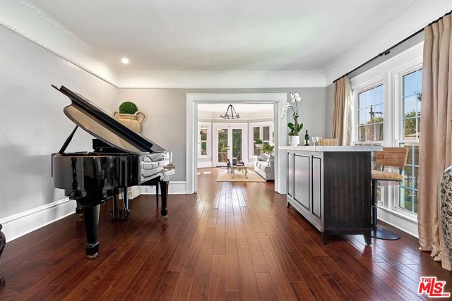 136 Fremont Place, Los Angeles CA: https://media.crmls.org/mediaz/c7f11373-ca8b-4155-b86f-5328236d8cbe.jpg