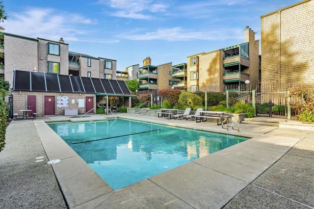 323 Broadway, Santa Cruz CA: https://media.crmls.org/mediaz/c7f22906-52c9-416c-bc8a-334d66564bbd.jpg