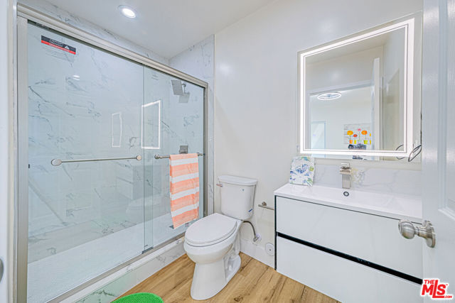 5633 La Mirada Avenue, Los Angeles CA: https://media.crmls.org/mediaz/c7f29082-8f59-428c-965f-c6193d165c66.jpg