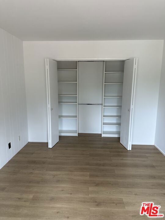 9781 Blantyre Drive, Beverly Hills CA: https://media.crmls.org/mediaz/c7f2c22d-9fee-4881-a2b0-ecbe08aabe81.jpg