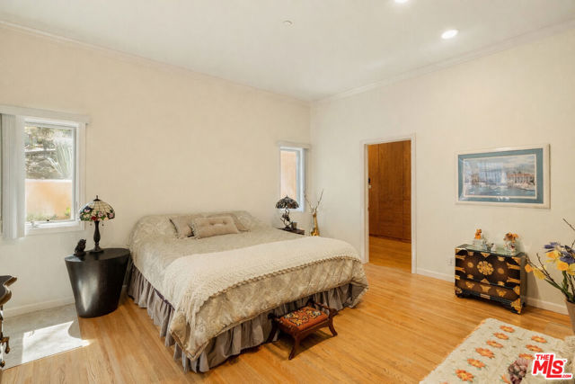 1441 Columbia Drive, Glendale CA: https://media.crmls.org/mediaz/c7f33e47-d1a9-4d14-91d1-f30a4c2d918f.jpg