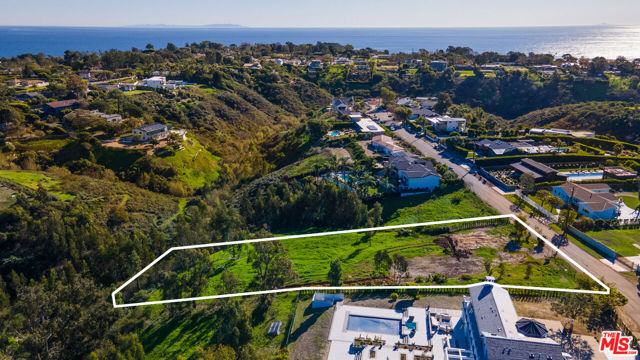6660 Wandermere Road, Malibu CA: https://media.crmls.org/mediaz/c7f37aa0-afa8-4db2-8c66-235d760440da.jpg