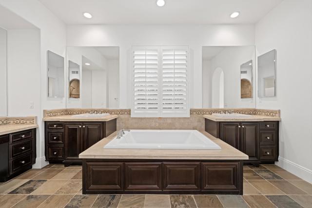 75065 Promontory Place, Indian Wells CA: https://media.crmls.org/mediaz/c7f3aa2f-ede2-4635-b0e1-97f7125c392d.jpg