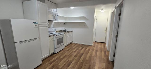 90 Lupe Avenue, Newbury Park CA: https://media.crmls.org/mediaz/c7f4a663-5f89-4fc7-b5c1-d8842b193aa9.jpg
