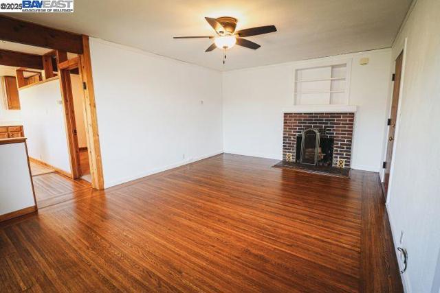 828 Everett Ave, Oakland CA: https://media.crmls.org/mediaz/c7f4b021-6d96-4c00-86d6-97c887a8e68e.jpg