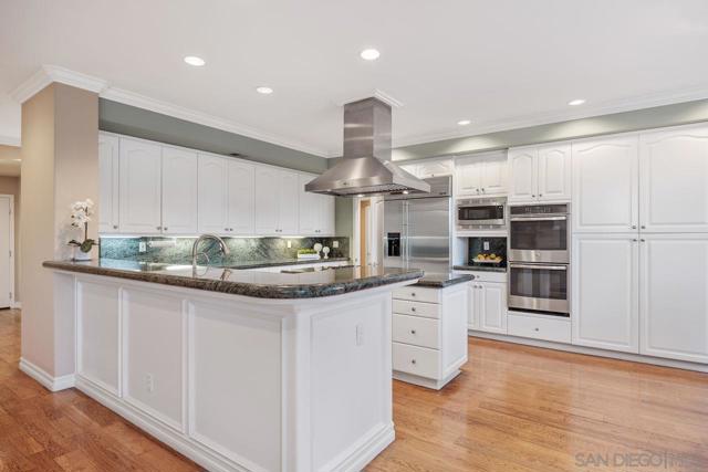 4798 Thurston Pl, San Diego CA: https://media.crmls.org/mediaz/c7f651d3-87e8-4d98-a89c-a9bf57aa9780.jpg