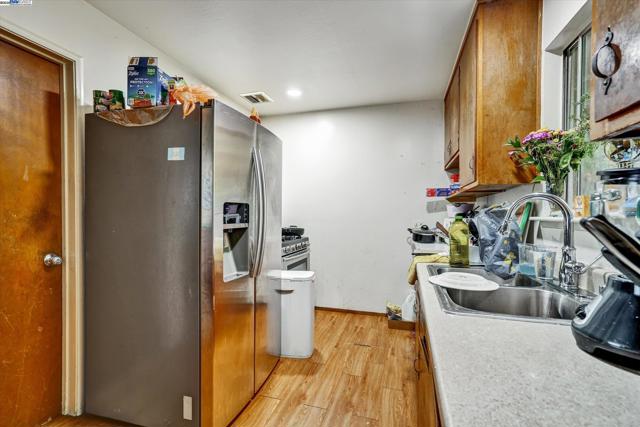 656 Berry Ave, Hayward CA: https://media.crmls.org/mediaz/c7f67043-2c17-41ad-86fd-2b6aeb575a58.jpg