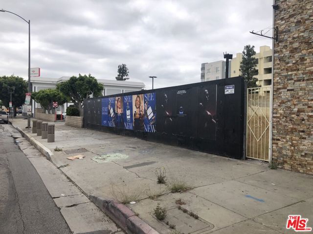 1255 S La Cienega Boulevard, Los Angeles CA: https://media.crmls.org/mediaz/c7f6f162-4225-461c-953a-0ddaab48f454.jpg