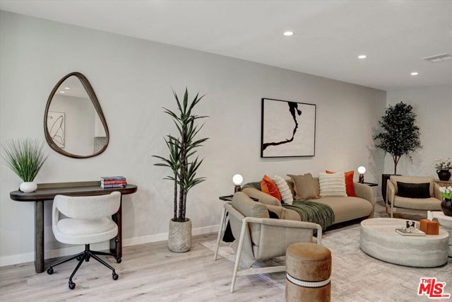 7300 Franklin Avenue, Los Angeles CA: https://media.crmls.org/mediaz/c7f70b5c-a52c-4329-9061-374454490613.jpg