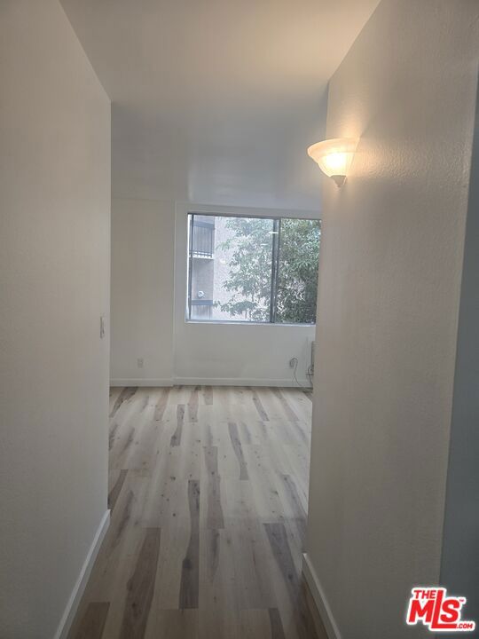 320 South Ardmore Avenue, 216 photo 4
