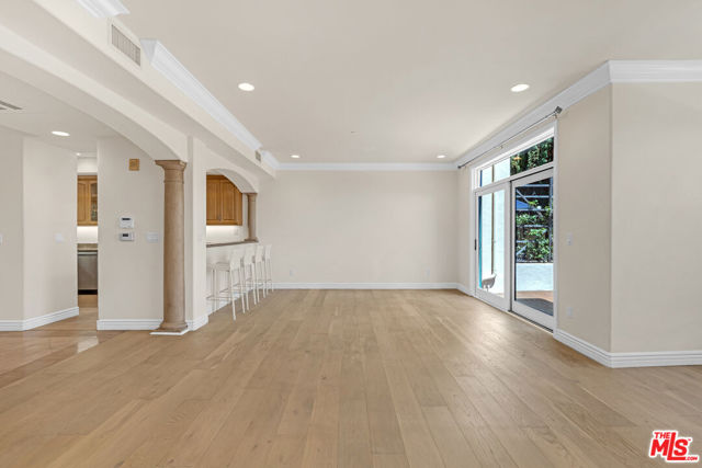 1022 10th Street, Santa Monica CA: https://media.crmls.org/mediaz/c7f787f5-5b42-4437-8bd8-fa15b8e2c507.jpg