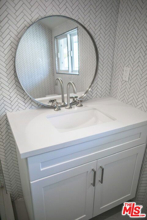 58 Paloma Avenue, Venice CA: https://media.crmls.org/mediaz/c7f795e8-08a9-4d7d-bcdc-9cd53e3efc81.jpg