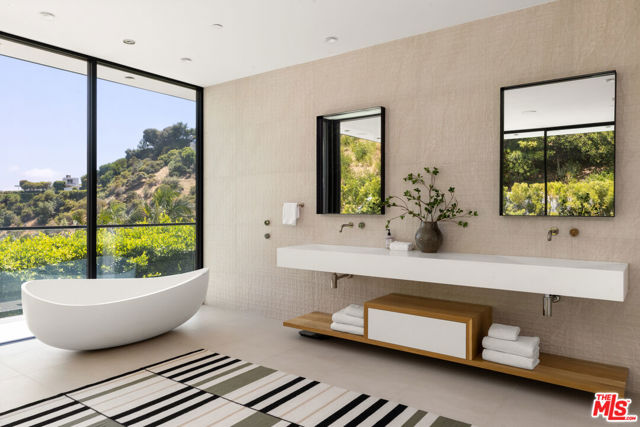 1488 Rising Glen Road, Los Angeles CA: https://media.crmls.org/mediaz/c7f7a852-bf07-4b1d-9cad-39b1aef69b4e.jpg
