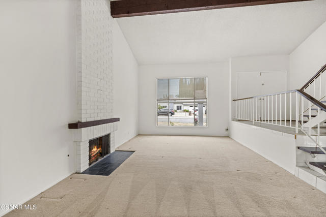 2385 N Justin Avenue, Simi Valley CA: https://media.crmls.org/mediaz/c7f7e8e1-bd9b-4f4b-a882-d21e0760e63f.jpg