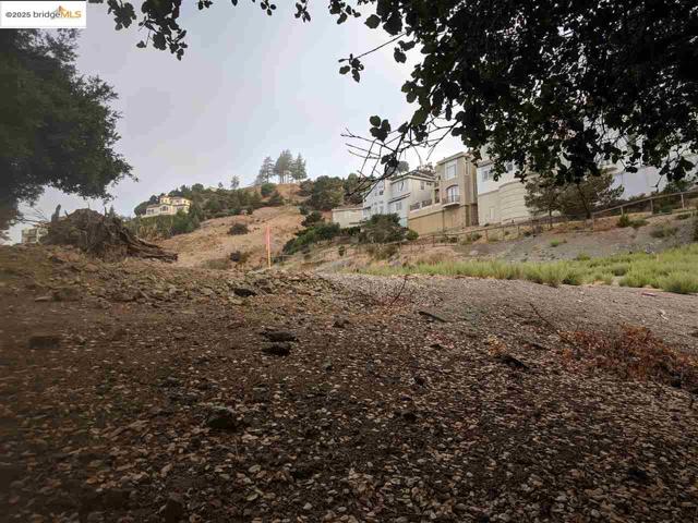 0 Redwood Rd, Oakland CA: https://media.crmls.org/mediaz/c7f83b43-f189-47da-ba22-ab015bf2c892.jpg