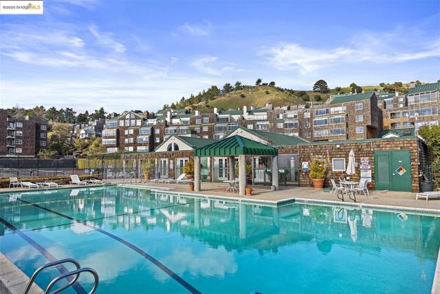 1301 Quarry Ct, Richmond CA: https://media.crmls.org/mediaz/c7f86e96-e69c-4212-9185-be112d6d44ae.jpg