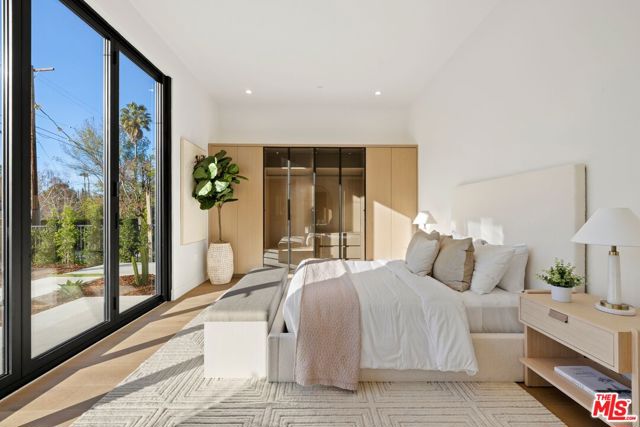 Image 25 of 43 For 5200 Oakdale Avenue