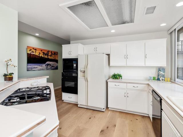 Detail Gallery Image 8 of 40 For 901 S Pacific St #101,  Oceanside,  CA 92054 - 3 Beds | 2/1 Baths