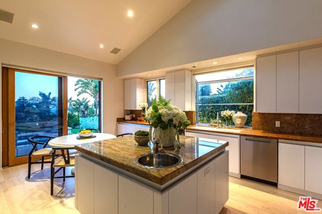 6417 Merritt Drive, Malibu CA: https://media.crmls.org/mediaz/c7f92cb5-c148-4b9a-af6f-1afac71a440f.jpg