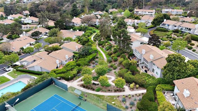 2162 Caminito Circulo Sur, La Jolla CA: https://media.crmls.org/mediaz/c7f9af36-effb-41f0-84fd-ee45df08bbe4.jpg