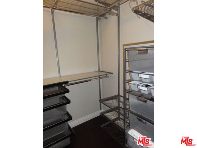 1880 Veteran Avenue, Los Angeles CA: https://media.crmls.org/mediaz/c7f9e847-e0b1-4a7e-a7db-00666194b92f.jpg