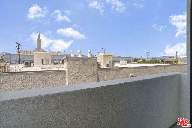 1822 Overland Avenue, Los Angeles CA: https://media.crmls.org/mediaz/c7fa1871-e0fc-43c6-b450-224160128567.jpg