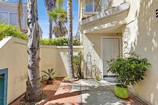 131 Diapian Bay, Alameda CA: https://media.crmls.org/mediaz/c7fa1aa0-2127-434d-953a-009545432a42.jpg