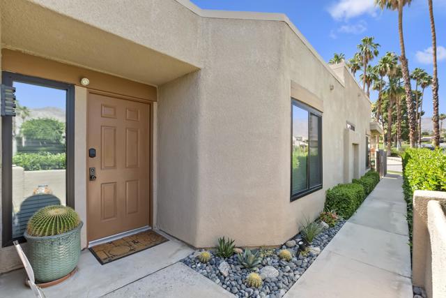 72416 Sommerset Drive, Palm Desert CA: https://media.crmls.org/mediaz/c7fa81d6-9d05-499c-81f8-2546ad833958.jpg