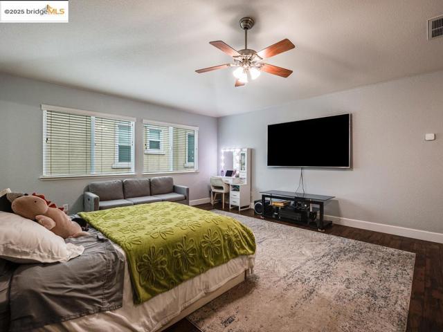 10 Da Vinci Ct, Oakley CA: https://media.crmls.org/mediaz/c7fa877d-b340-448f-bd38-1fc523c1bcfc.jpg