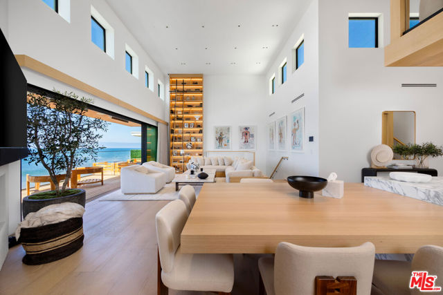 24818 Malibu Road, Malibu CA: https://media.crmls.org/mediaz/c7faf369-3eed-452c-9b4d-e95d29b02ac6.jpg