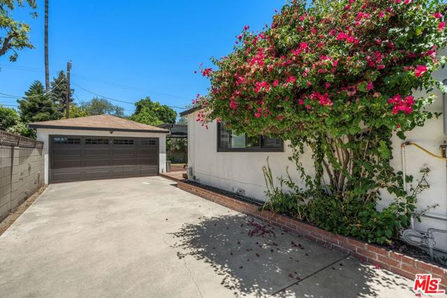 14357 Collins Street, Sherman Oaks CA: https://media.crmls.org/mediaz/c7fb0449-cb79-408c-a025-e87c21528083.jpg