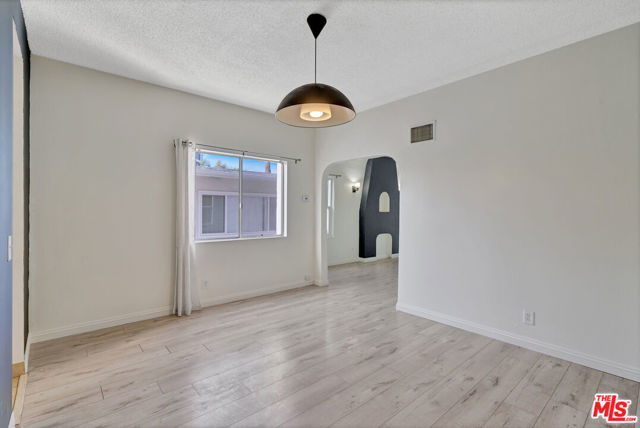 221 S Tower Drive, Beverly Hills CA: https://media.crmls.org/mediaz/c7fc499a-ef4c-45d8-a68a-8c7c7512d842.jpg