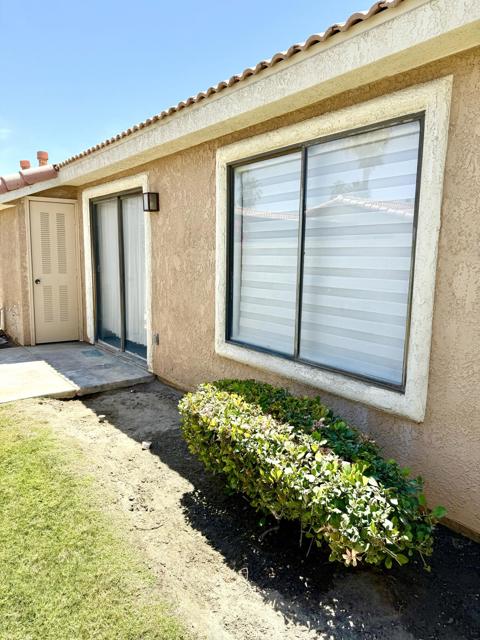 40855 Sandy Gale Lane, Palm Desert CA: https://media.crmls.org/mediaz/c7fc4fc3-497f-41b6-90e4-44f3a601dfd1.jpg