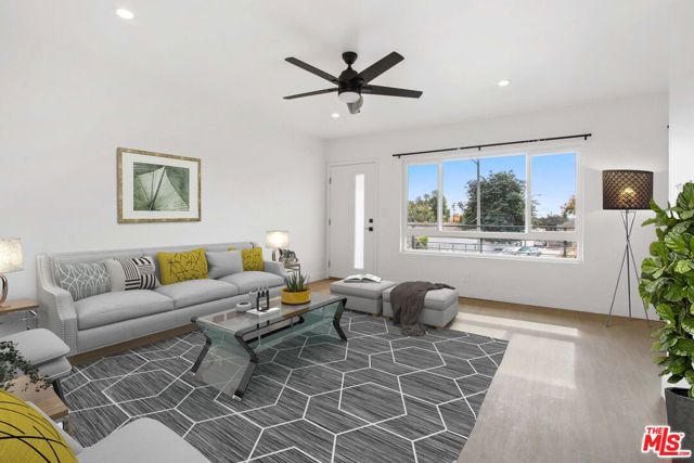 5529 Dairy Avenue, Long Beach CA: https://media.crmls.org/mediaz/c7fc9df7-569e-49f4-bc23-19a5cb340685.jpg