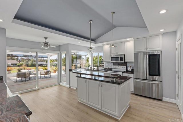 1054 La Sombra Drive, San Marcos CA: https://media.crmls.org/mediaz/c7fca2dc-21b2-4be7-878e-9e6239952ee2.jpg