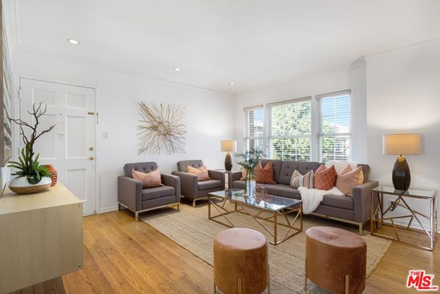 15036 Dickens Street photo 2