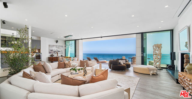 26814 Malibu Cove Colony Drive, Malibu CA: https://media.crmls.org/mediaz/c7fd52fe-8e6d-48ab-97d3-5cd39f23b8e2.jpg