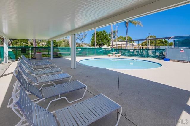 17937 Myrica Ln, San Diego CA: https://media.crmls.org/mediaz/c7fdb7eb-e601-42ee-ad1e-ac57f7214738.jpg