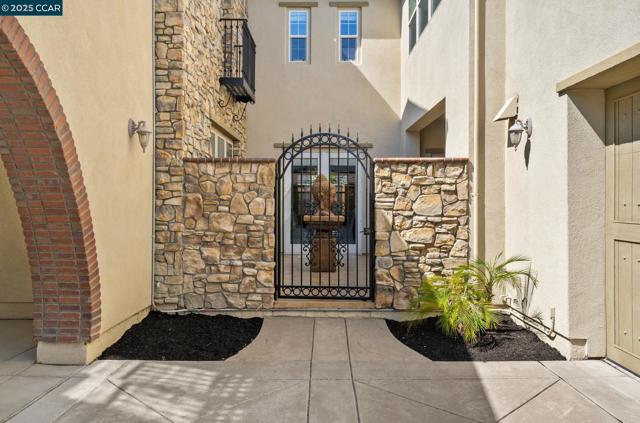 206 Glory Lily Ct, San Ramon CA: https://media.crmls.org/mediaz/c7feb1fc-2641-4ae3-857f-b82293c555f0.jpg