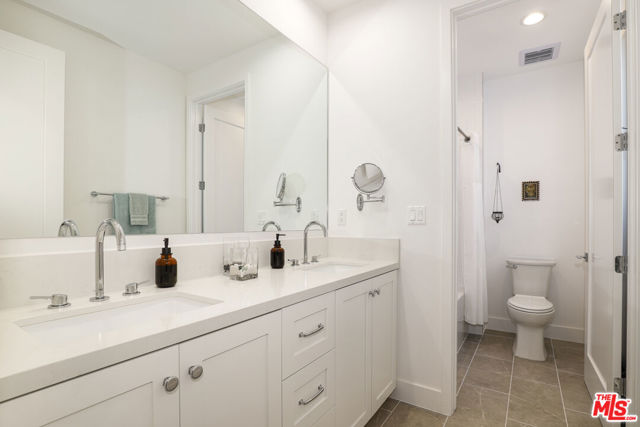 1741 S S Marvin Ave, Los Angeles CA: https://media.crmls.org/mediaz/c7ff1221-4c46-475b-b789-59abcf1702e8.jpg