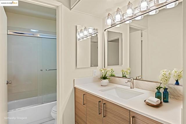 2 Commodore DR, Emeryville CA: https://media.crmls.org/mediaz/c7ff3d2a-d618-43f7-97a1-b2f410fb96d4.jpg