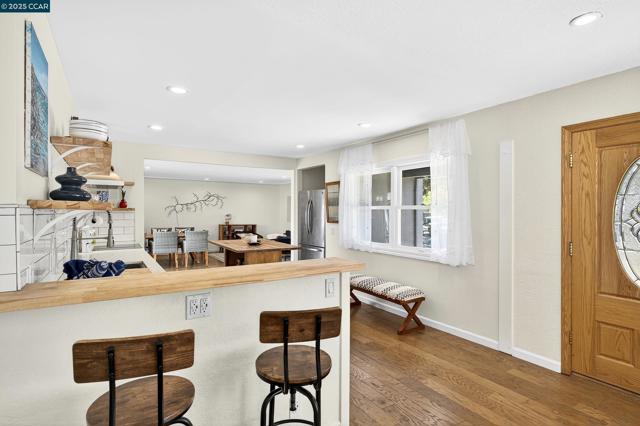 5774 Friar Ct, El Sobrante CA: https://media.crmls.org/mediaz/c7ffaa86-3f8d-403a-91a2-6013ca95adde.jpg