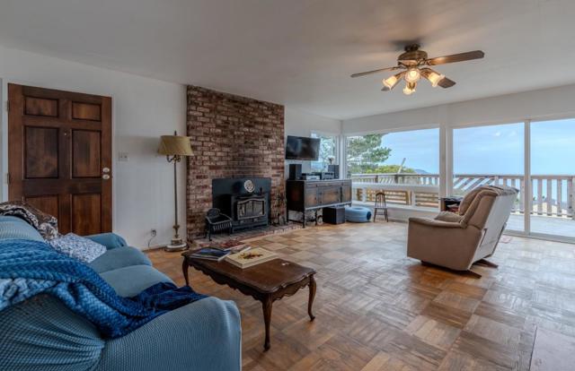 226 Crestmoor Circle, Pacifica CA: https://media.crmls.org/mediaz/c8005a29-8766-4587-9a94-c91dd38c146e.jpg