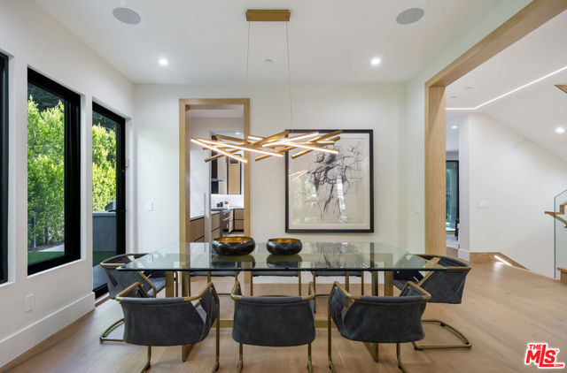 1530 N Beverly Drive, Beverly Hills CA: https://media.crmls.org/mediaz/c8012f36-98ca-44f9-b6f5-71491c9a3d3f.jpg