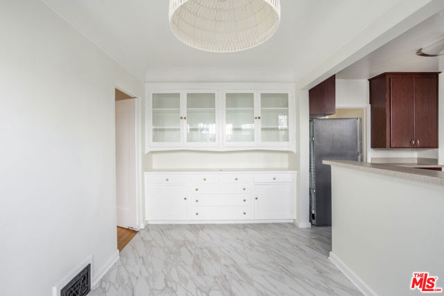 165 S Mansfield Avenue, Los Angeles CA: https://media.crmls.org/mediaz/c8013c72-2363-4b37-8caa-2d70f1f6f745.jpg